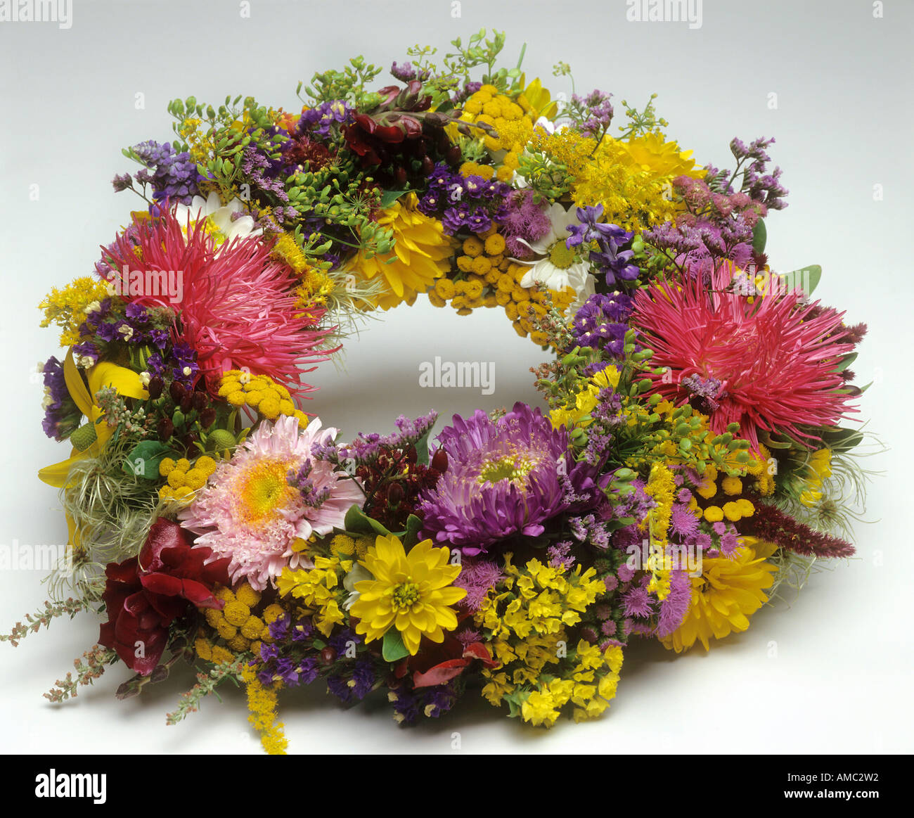 wreath : china asters, tickweed, statice, tansy, snapdragon, dill, foxtail grass and sage Stock Photo