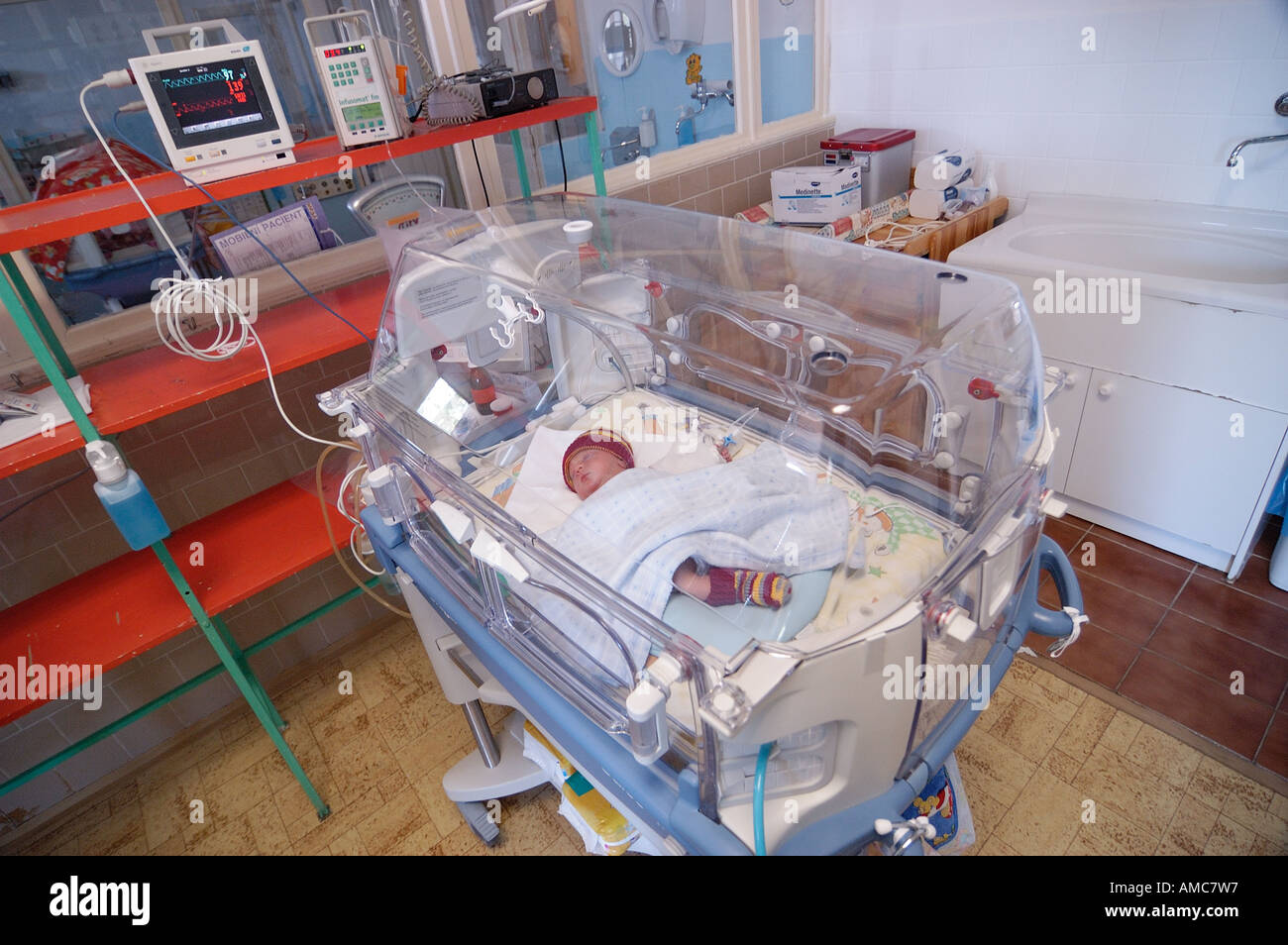 premature baby care in nicu