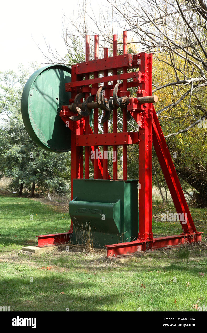 Restored red and green stamper crusher, Spring Creek, Wallace park, Beechworth, NE Victoria, Australia Stock Photo