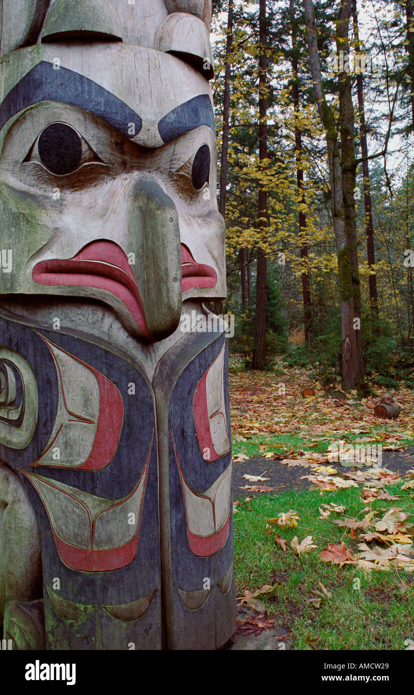 Modern carved totem pole in Beaver Lake Park Sammamish WA USA Stock