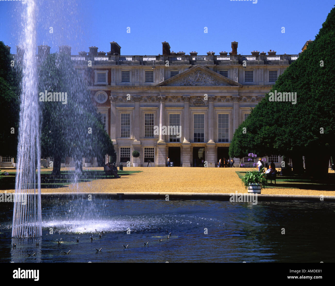 East front hampton court hi res stock photography and images Alamy