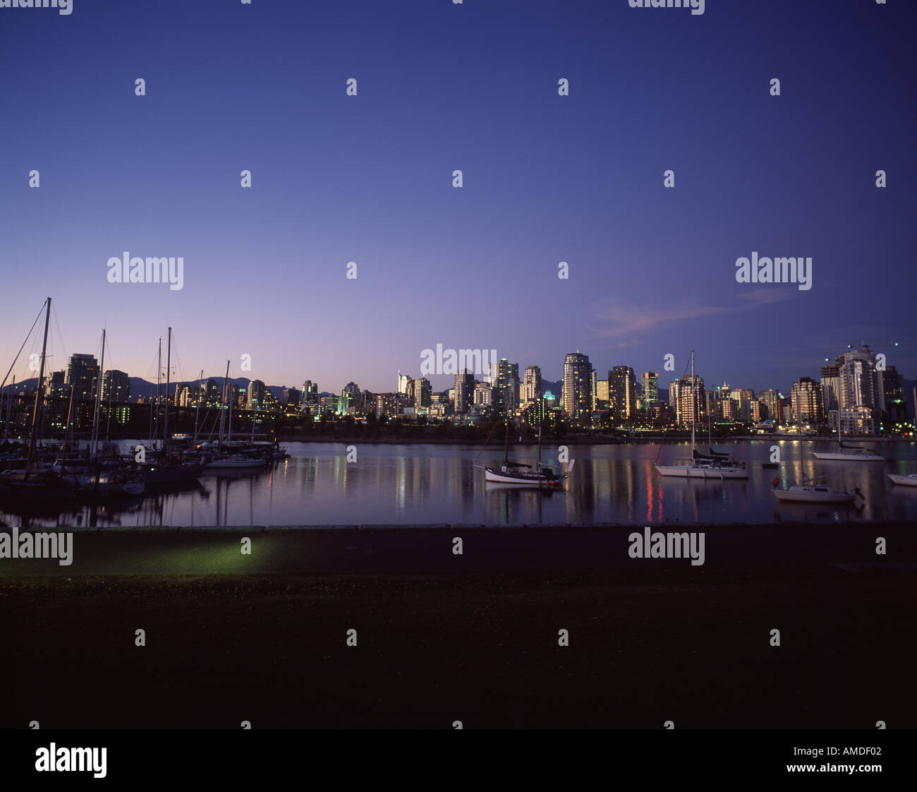 Skyline of vancouver at sunset hi-res stock photography and images - Alamy