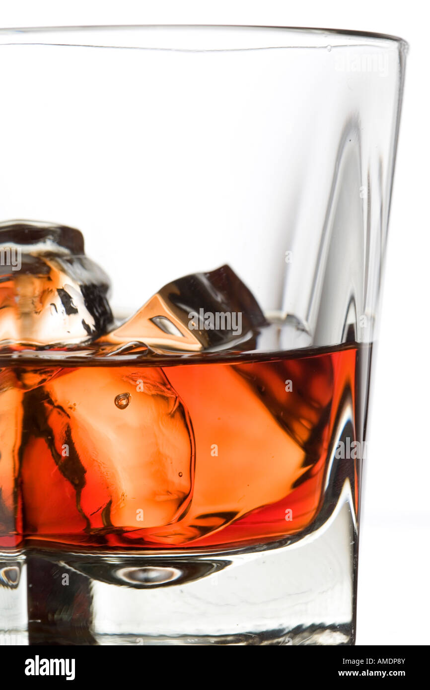 https://c8.alamy.com/comp/AMDP8Y/close-up-of-a-glass-of-bourbon-whisky-on-the-rocks-AMDP8Y.jpg