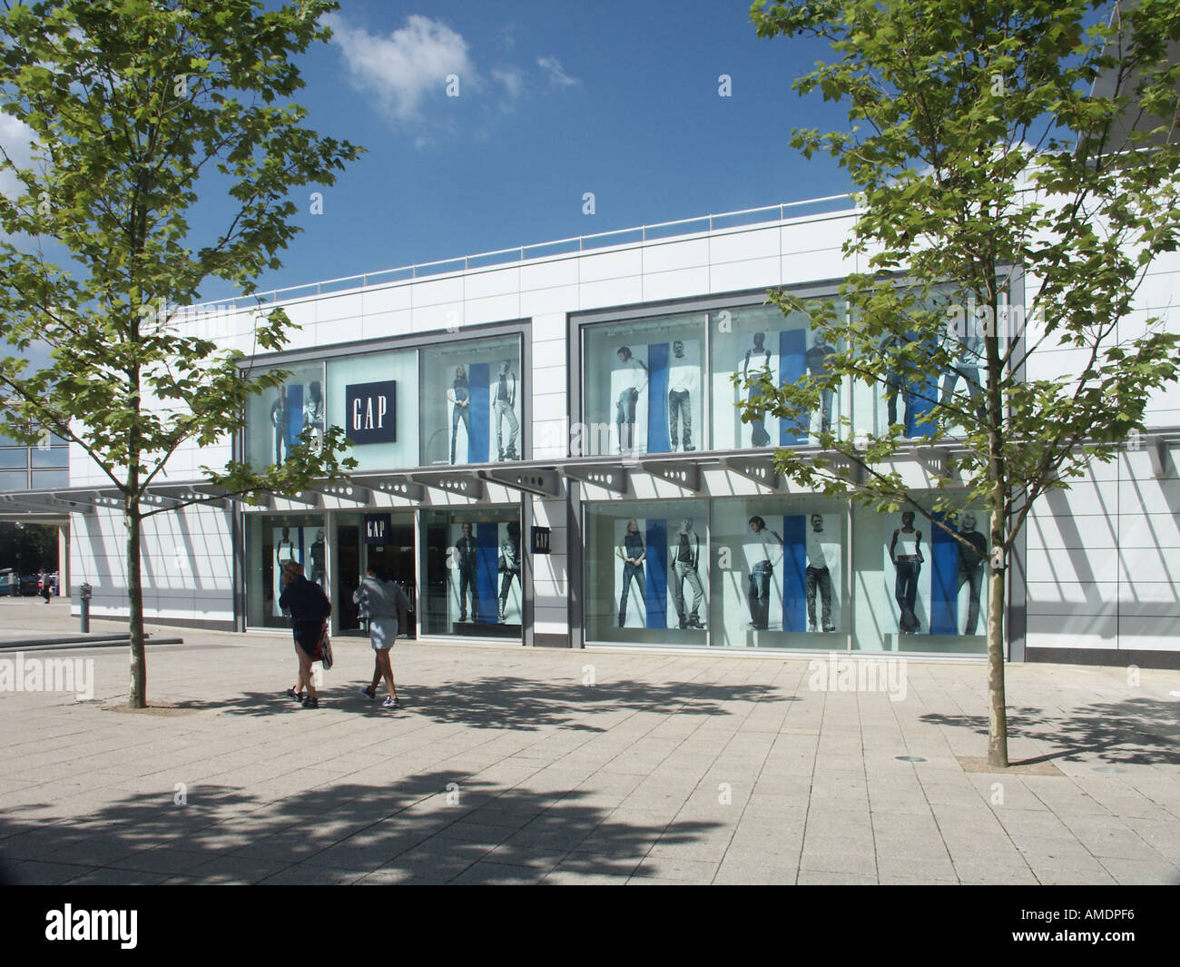 Milton keynes shoppers hires stock photography and images Alamy