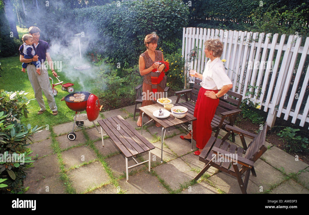 Backyard barbecue fence hi res stock photography and images Alamy