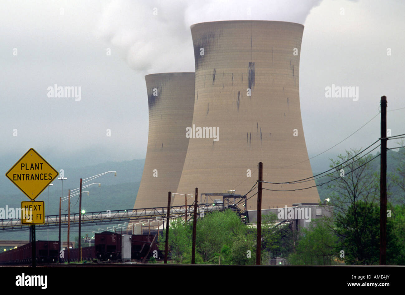 Cooling towers in a coal energy plant Pennsylvania Stock Photo - Alamy