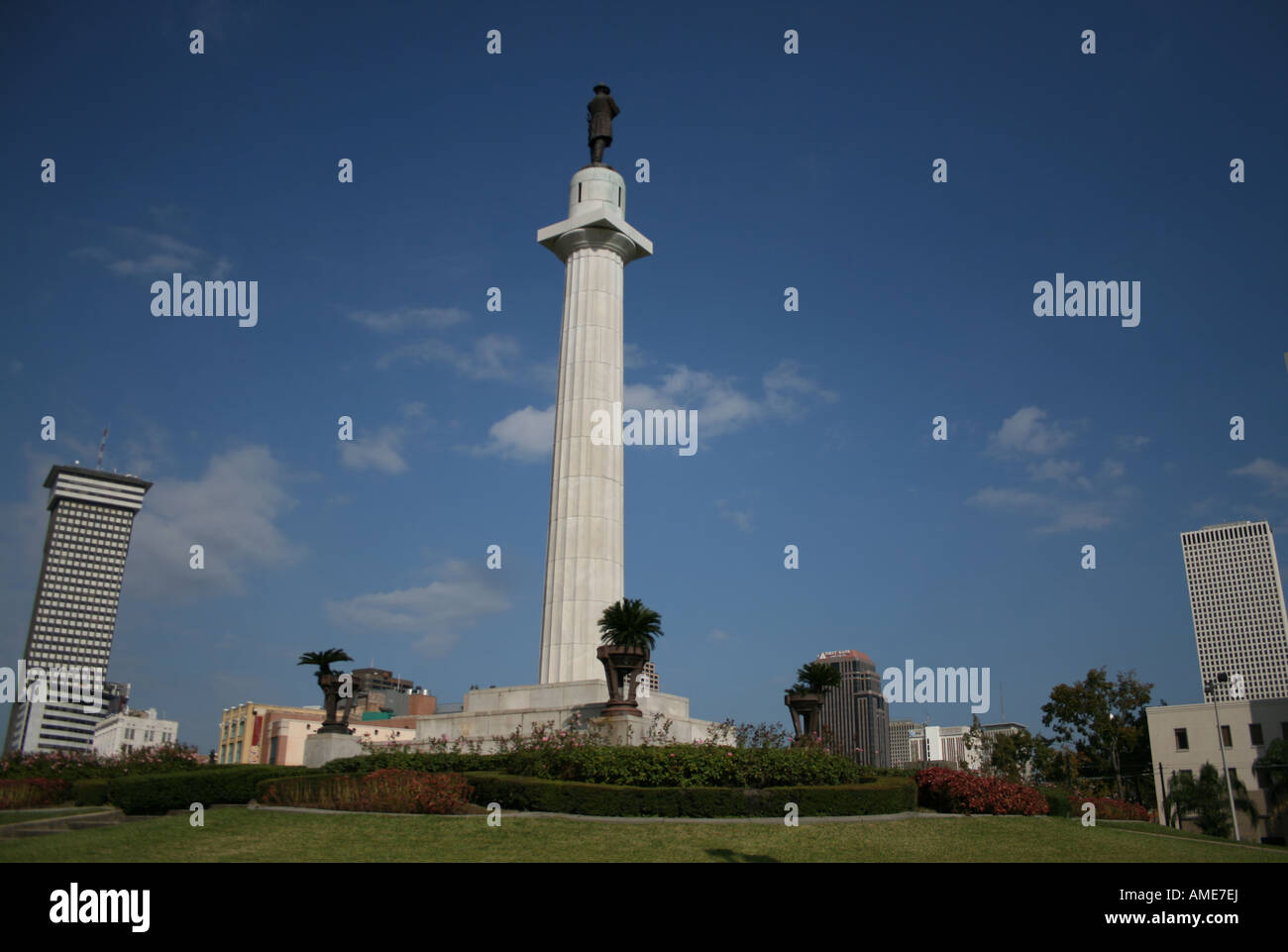statue of General Robert E Lee in Lee Circle New Orleans Louisiana USA
