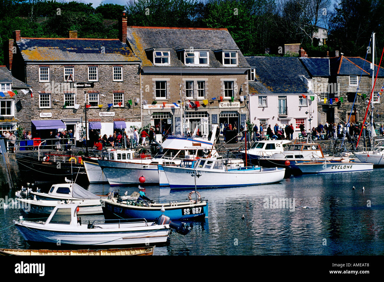 Padstow cornwall harbour boat hi-res stock photography and images - Alamy