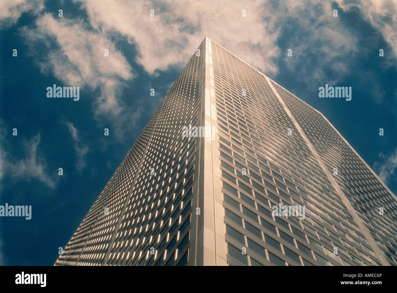 Nondescript buildings hi-res stock photography and images - Alamy