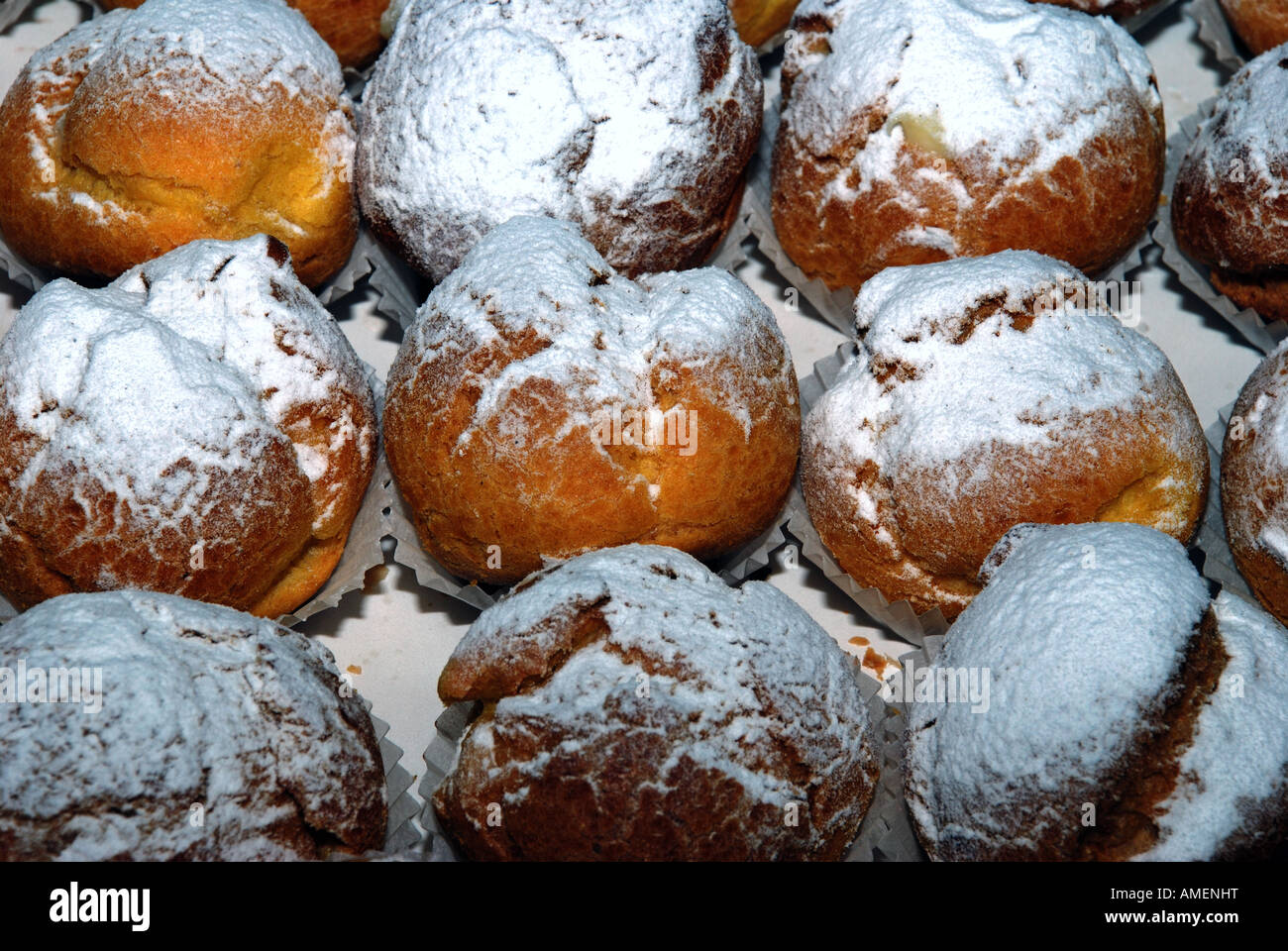 Fresh cream filled buns in an Italian bakery Stock Photo - Alamy
