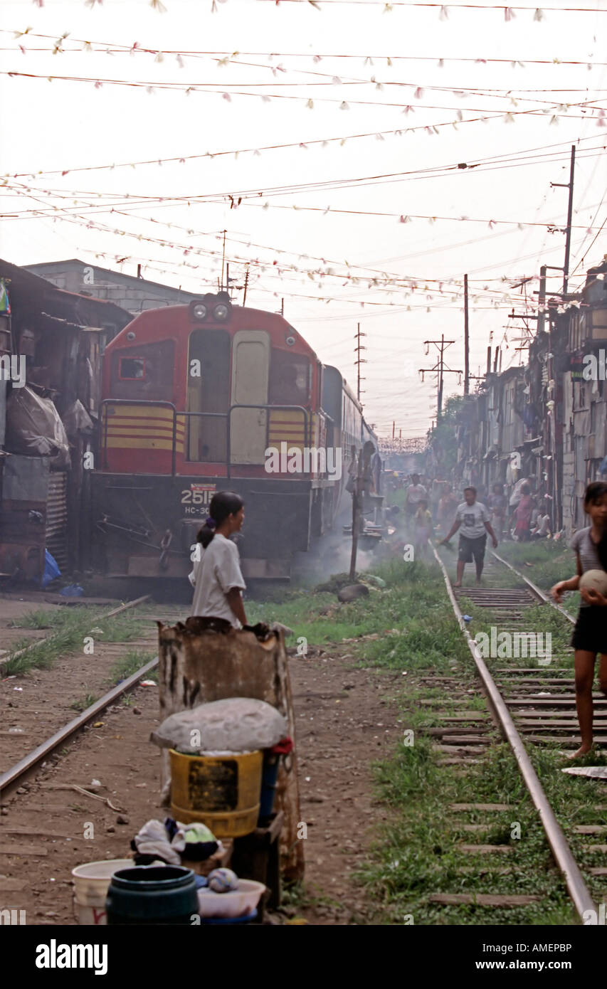 Slum Blumentritt track Manila Philippines Stock Photo Alamy