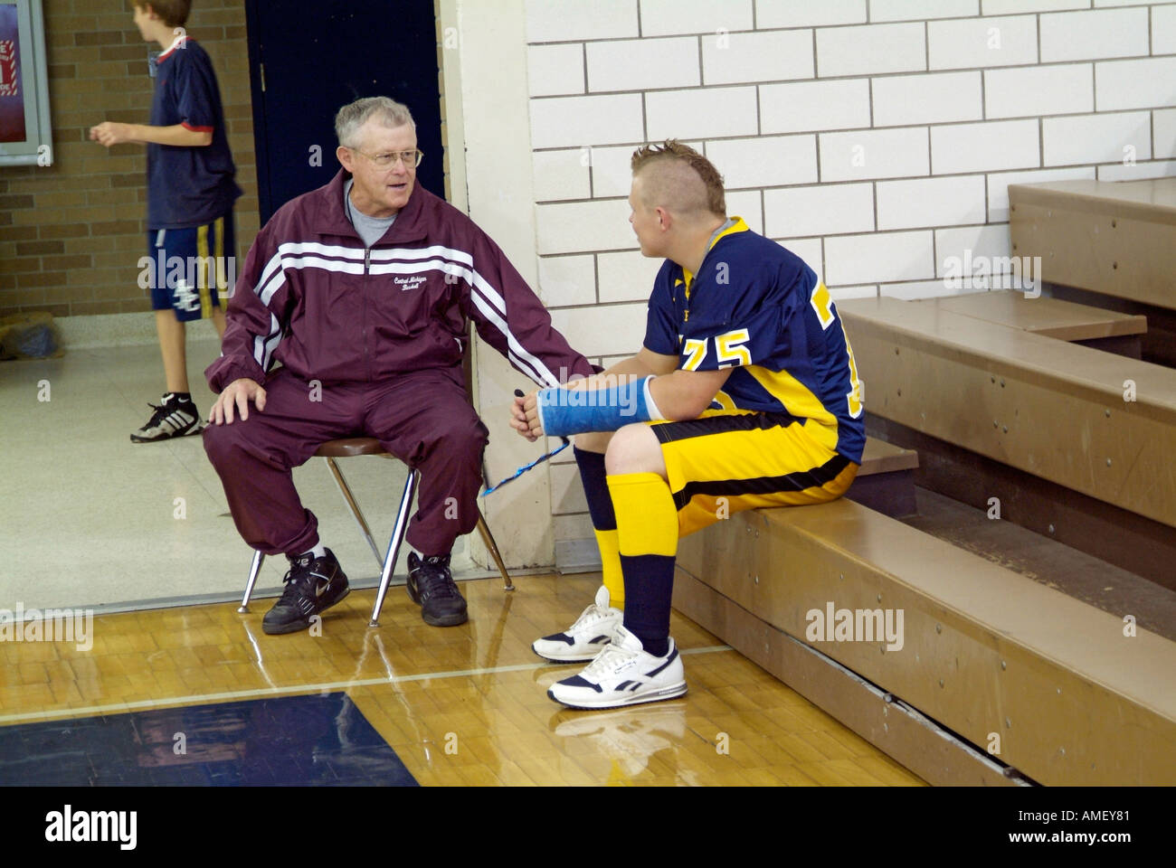 Football player injured hires stock photography and images Alamy