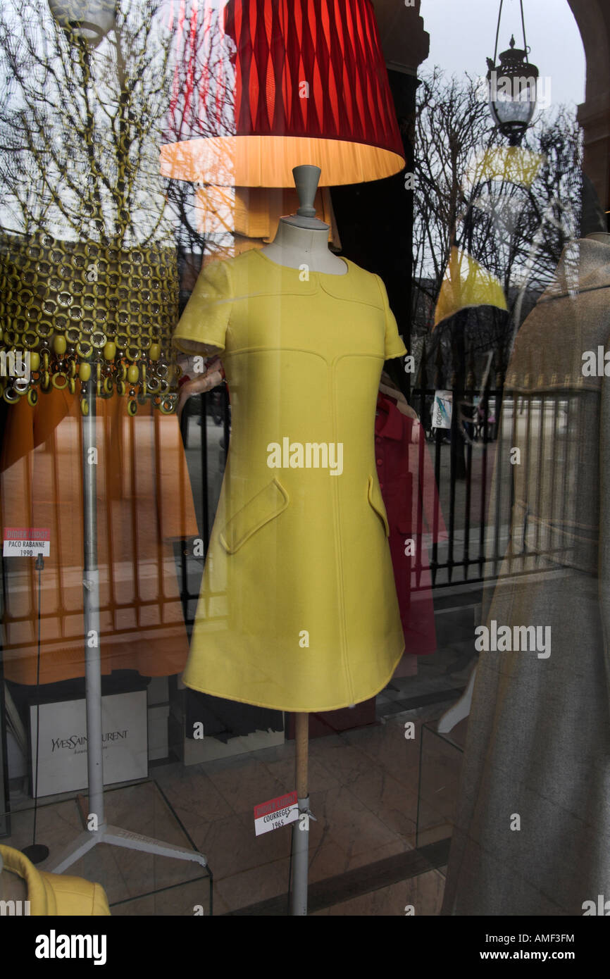 Vintage clothes shop paris hi-res stock photography and images - Alamy