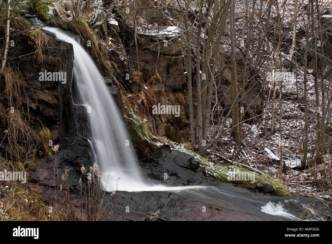 Falling water small waterfall hi-res stock photography and images - Alamy