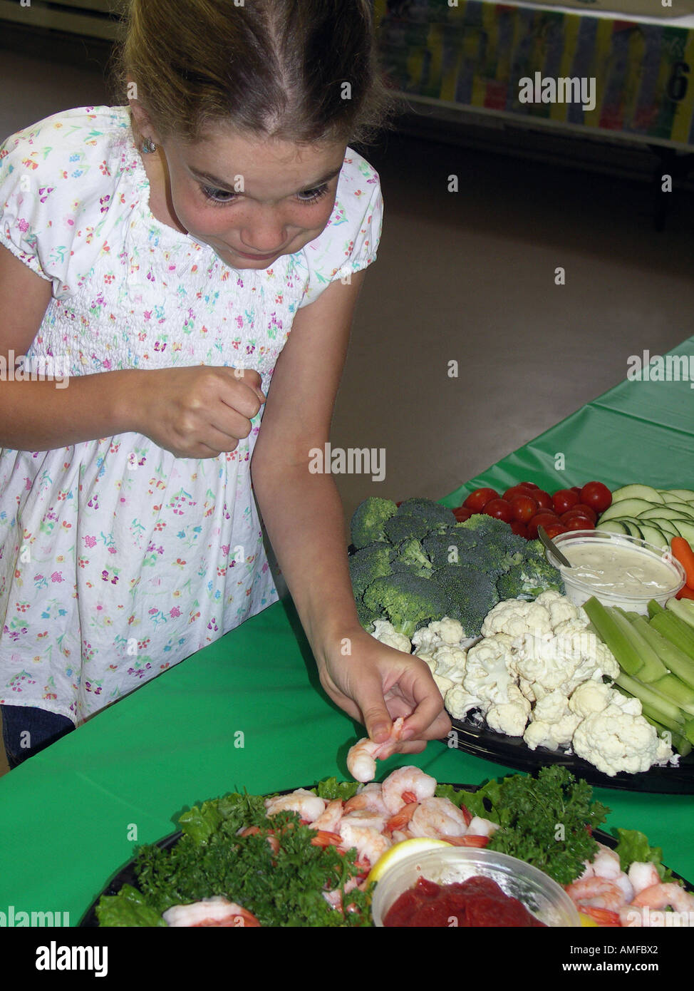 Child sneaking food hi-res stock photography and images - Alamy