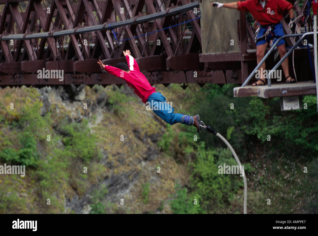 BUNGEE JUMPING QUEENSTOWN SOUTH ISLAND NEW ZEALAND Stock Photo Alamy