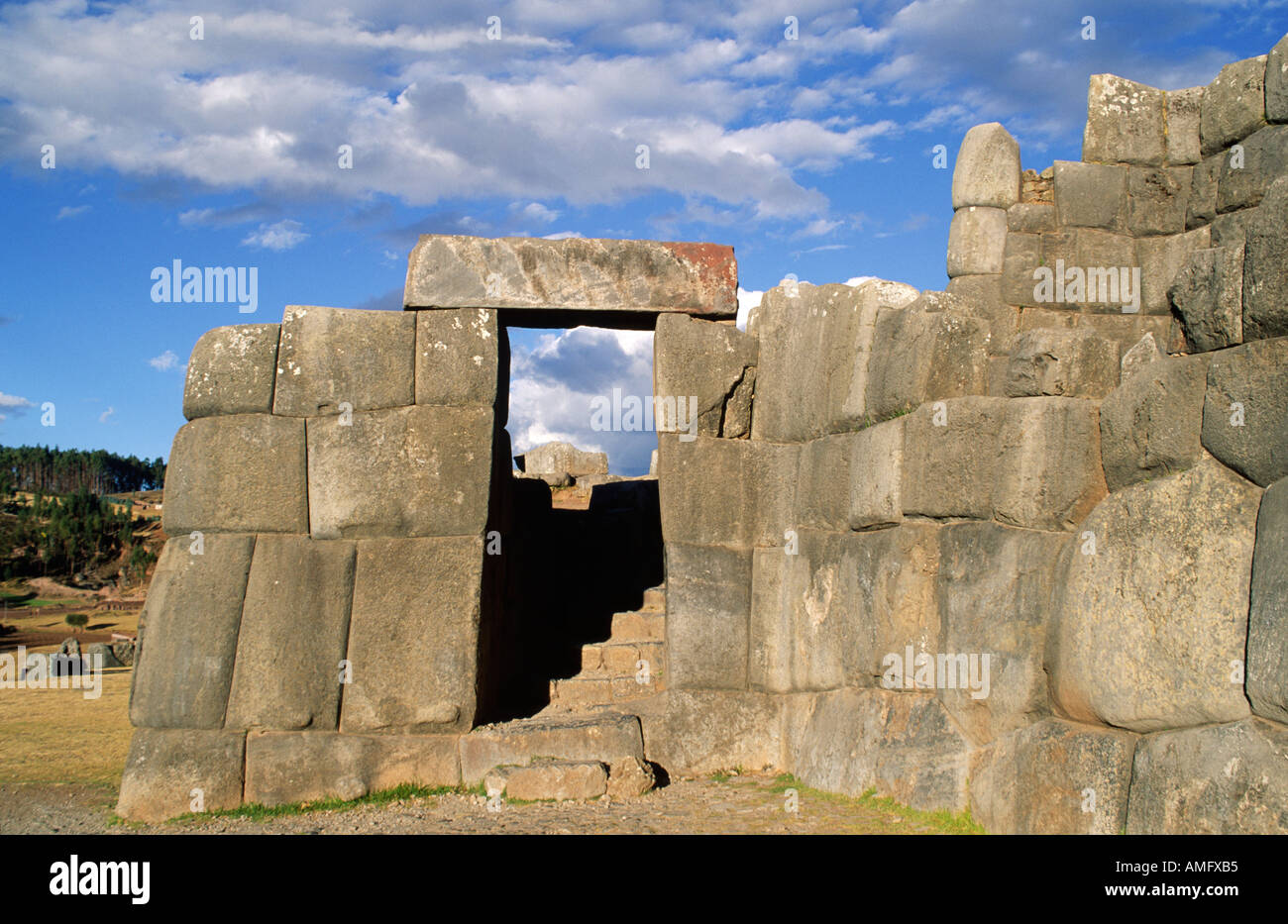 Doorway at the INCA RUINS of SACSAYHUAMAN which form the Puma Head portion  of Cuzco PERU Stock Photo - Alamy