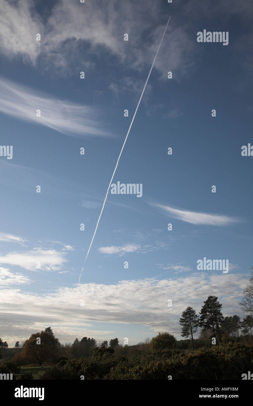 Aeroplane take off contrail hi-res stock photography and images - Alamy