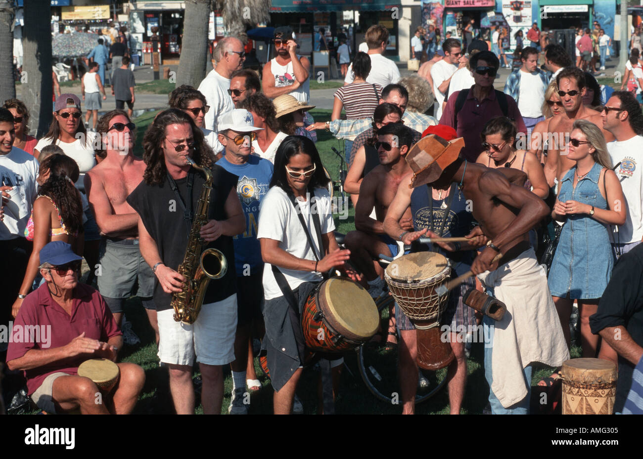 Venice beach, young people making music, drums. Junge Leute machen Msik, Trommeln Stock Photo