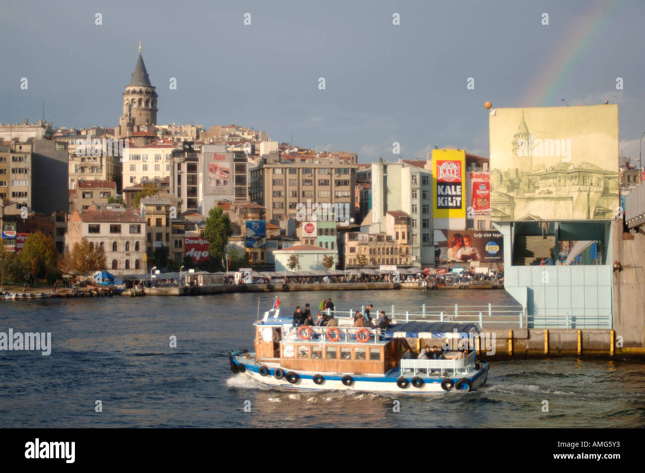 Türkei, Istanbul, Goldenes Horn mit Galatabrücke, Stadtteil Karaköy und Galataturm Stock Photo