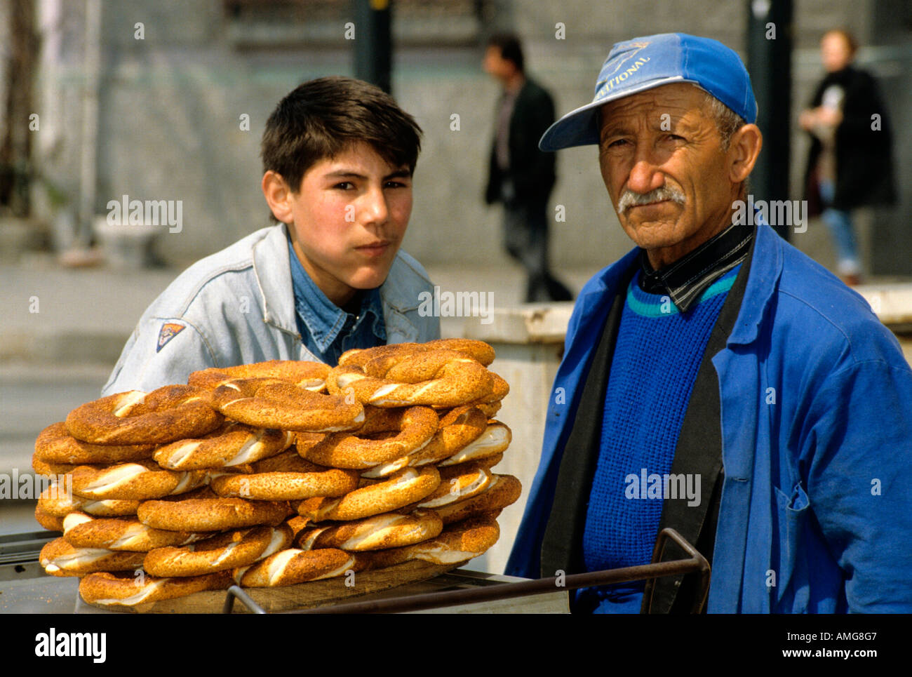 Türkei, Istanbul, Simitverkäufer, Simit Stock Photo - Alamy