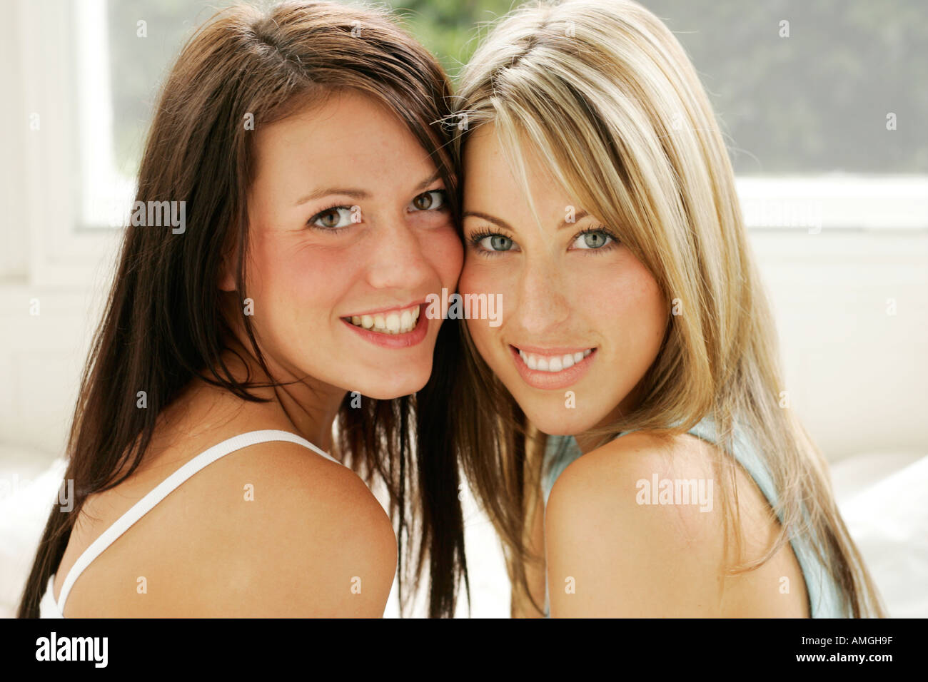 Blonde and brunette hi-res stock photography and images - Alamy