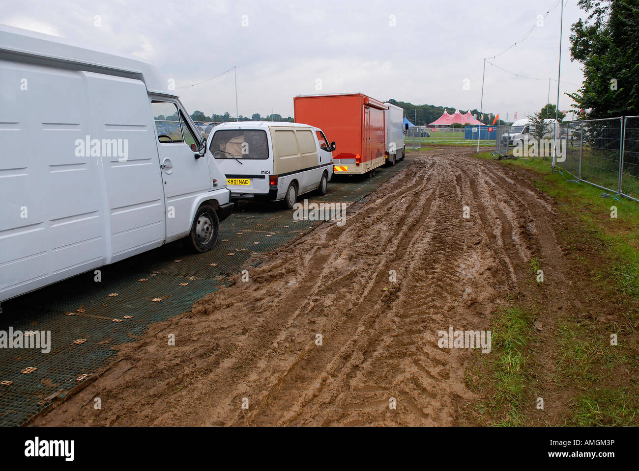 pic martin phelps 23 07 07 malmesbury womad festival preparations caterers vehicles arrive on the plastic road Stock Photo
