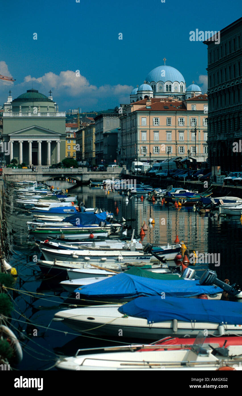 Italien, Veneto, Julisch Venetien, Friuli, Friaul, Triest, Canal Grande mit Sant` Antonio Nuovo Stock Photo