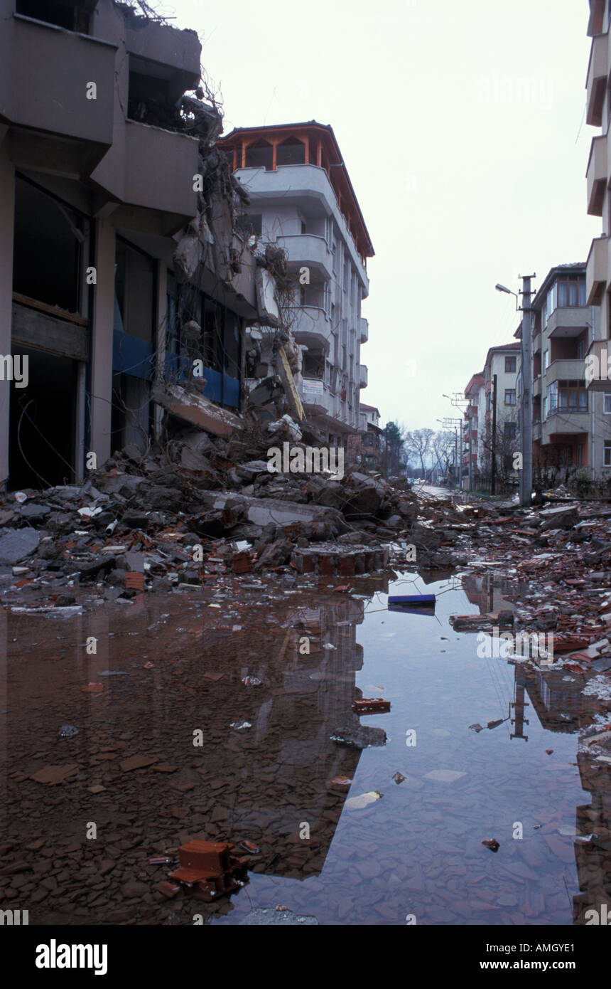 Earthquake turkey 1999 hires stock photography and images Alamy