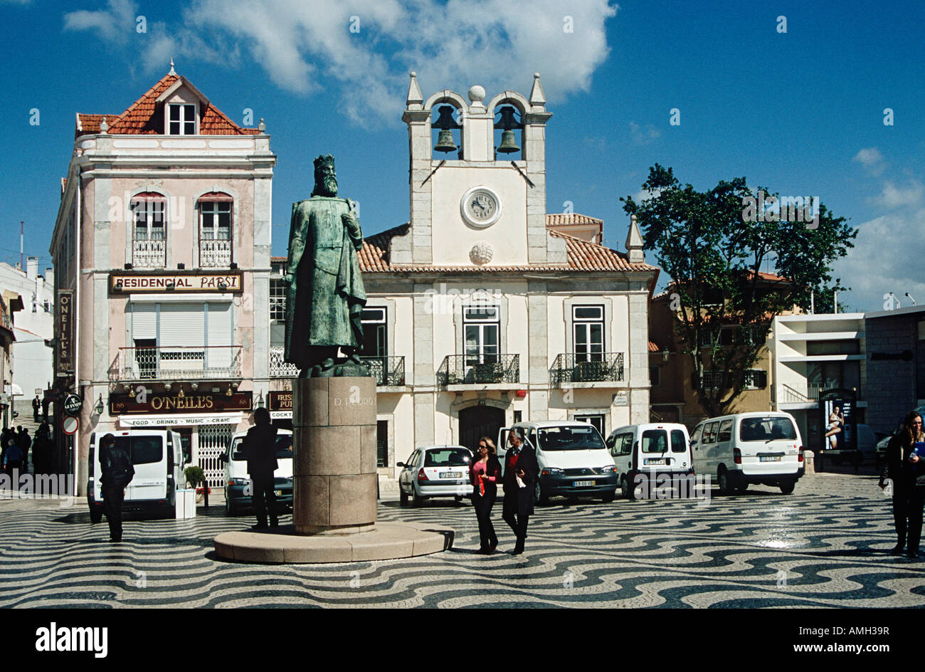 5-de-outubro-square-hi-res-stock-photography-and-images-alamy