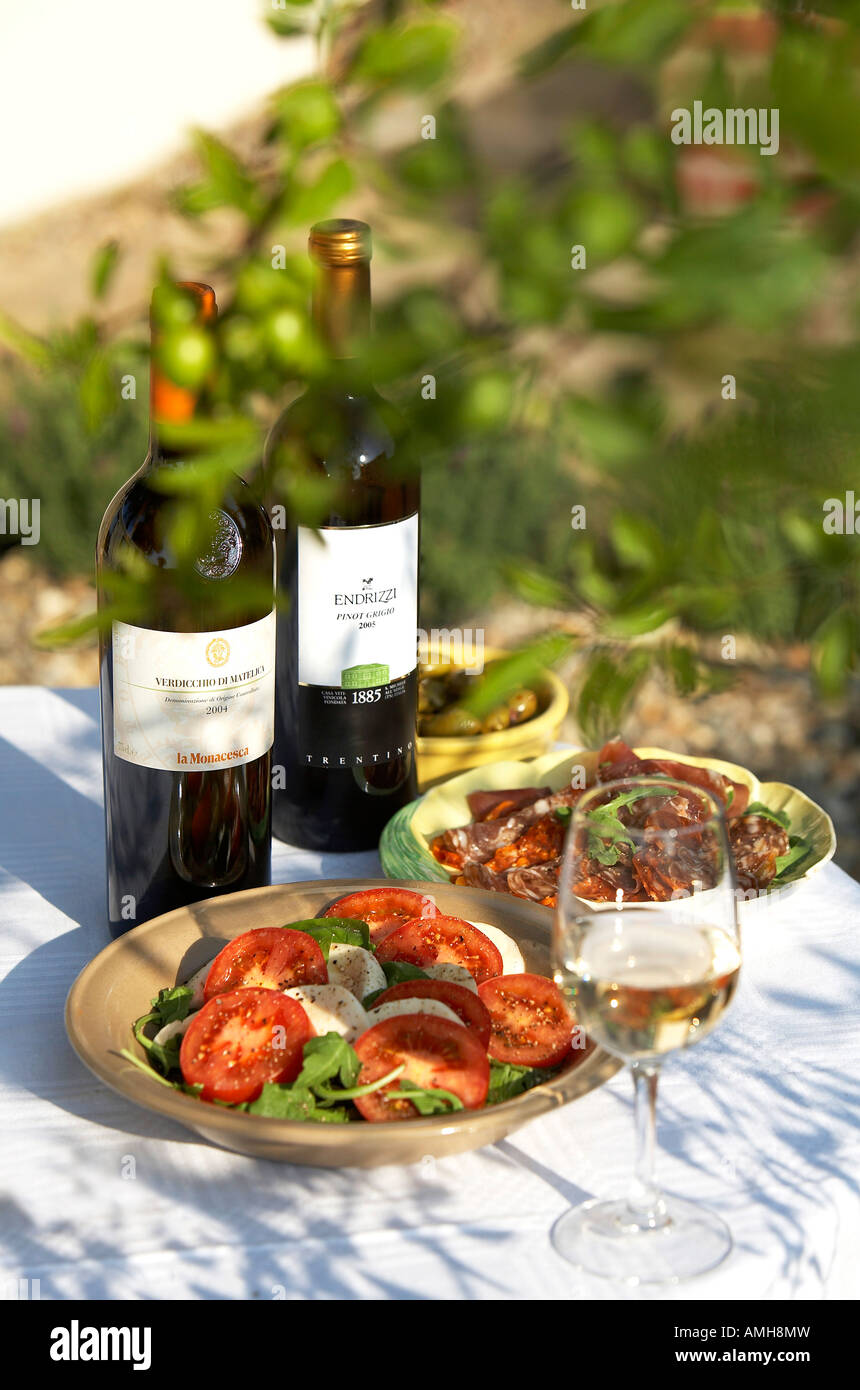 ITALIAN FOOD AND WINE ON A GARDEN TABLE Stock Photo - Alamy