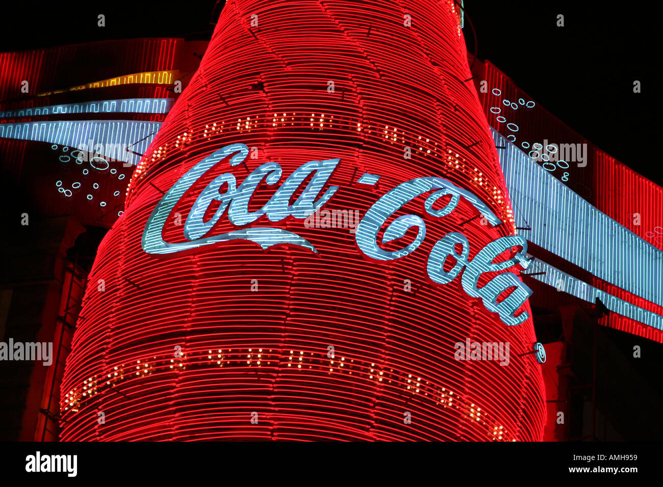 Coca Cola Neon Sign On The Nanjing Donglu Lu Street In Shanghai China Stock  Photo - Alamy