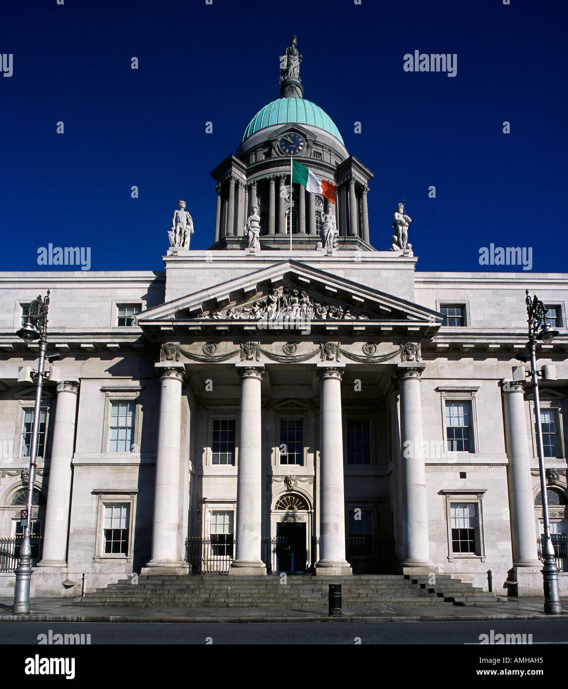 Custom House Dublin Ireland Stock Photo Alamy custom-house-dublin-ireland-stock-photo-alamy