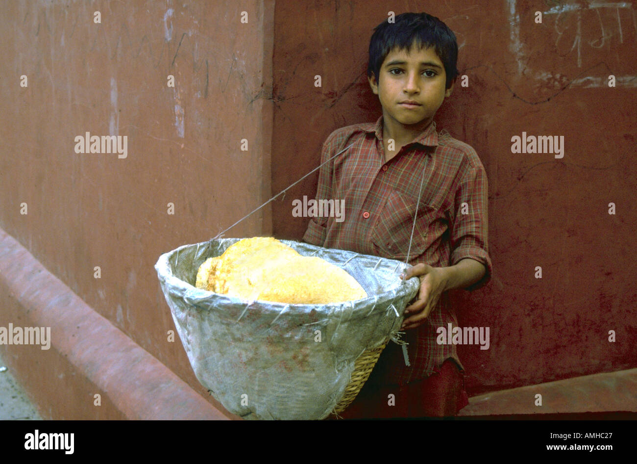 Pakistan Pesawar boy selling bread crackers Stock Photo - Alamy