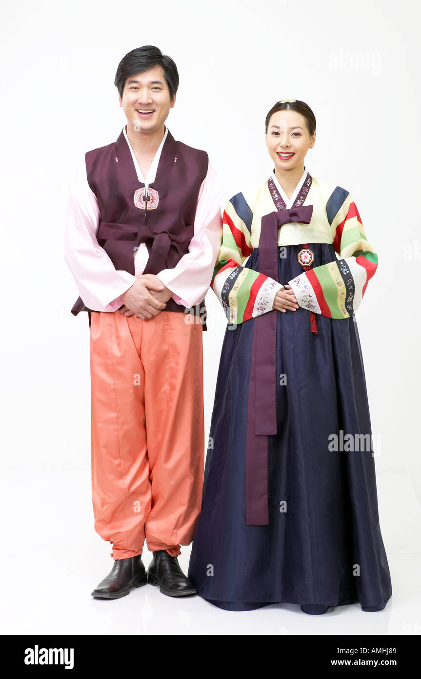 A couple in Hanbok in polite poses Stock Photo - Alamy
