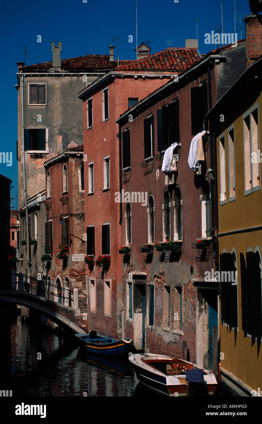 Venedig, Stadtteil Dorsoduro, Rio di San Barnaba Stock Photo Alamy