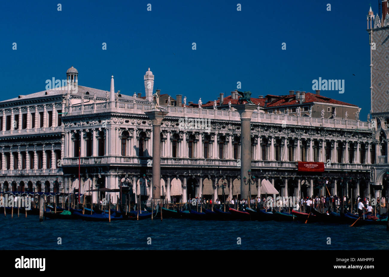 Venedig, Stadtteil San Marco, Bacino San Marco,  Blick auf  Piazzetta, mit Libreria Veccia / Biblioteca Nazionale Marciana Stock Photo