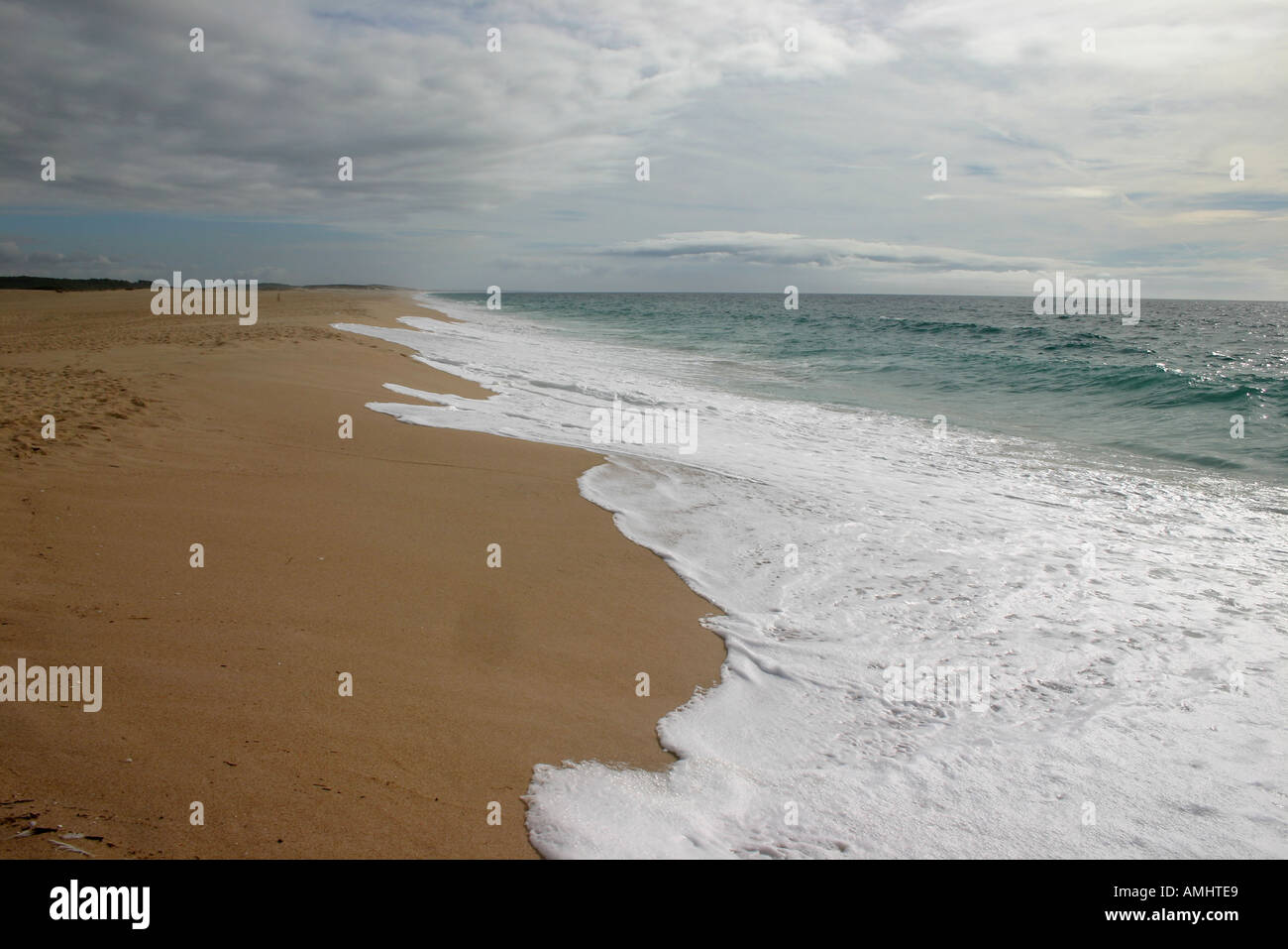 Empty sand beach ocean waves hi-res stock photography and images - Alamy