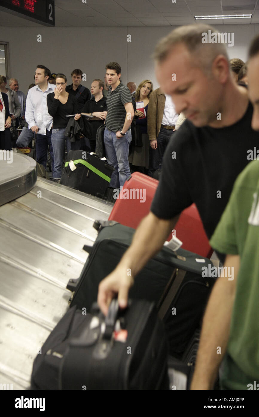 Miami Florida,International Airport,baggage carousel,luggage,suitcase