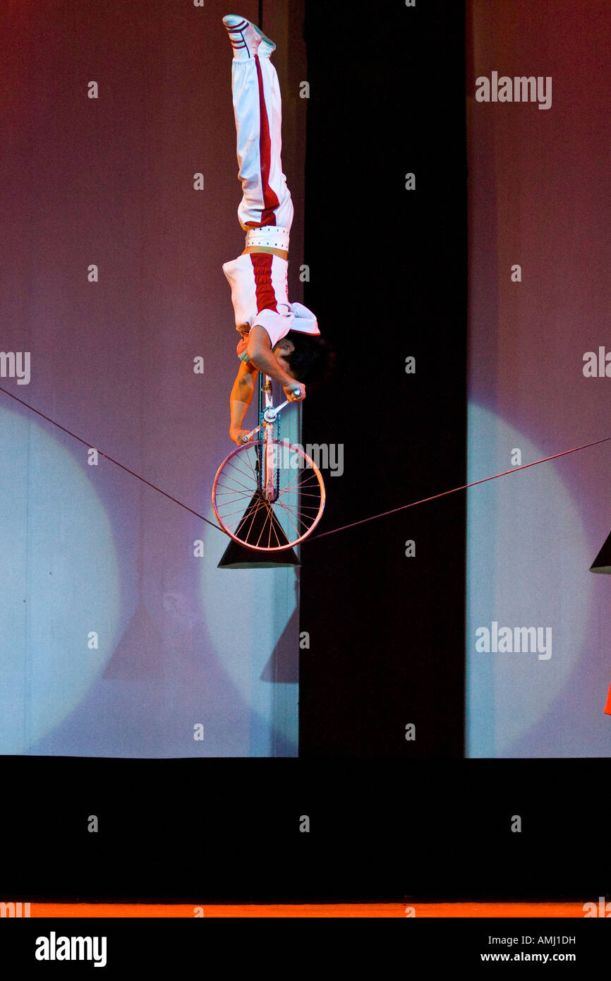 Unicycle tightrope hires stock photography and images Alamy