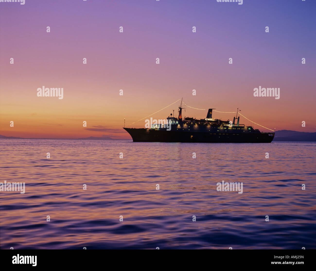 Silhouette Cruise ship at sunset Hawaii USA Stock Photo - Alamy