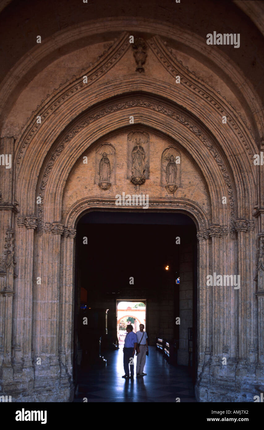 Dominikanische Republik, Santo Domingo, Plaza Colon, Kathedrale Santa Maria la Menor, Eingang Nordtor Stock Photo