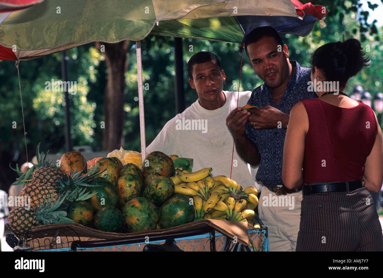 Dominikanische Republik, Santo Domingo, Plaza Colon, Obstverkäufer Stock Photo