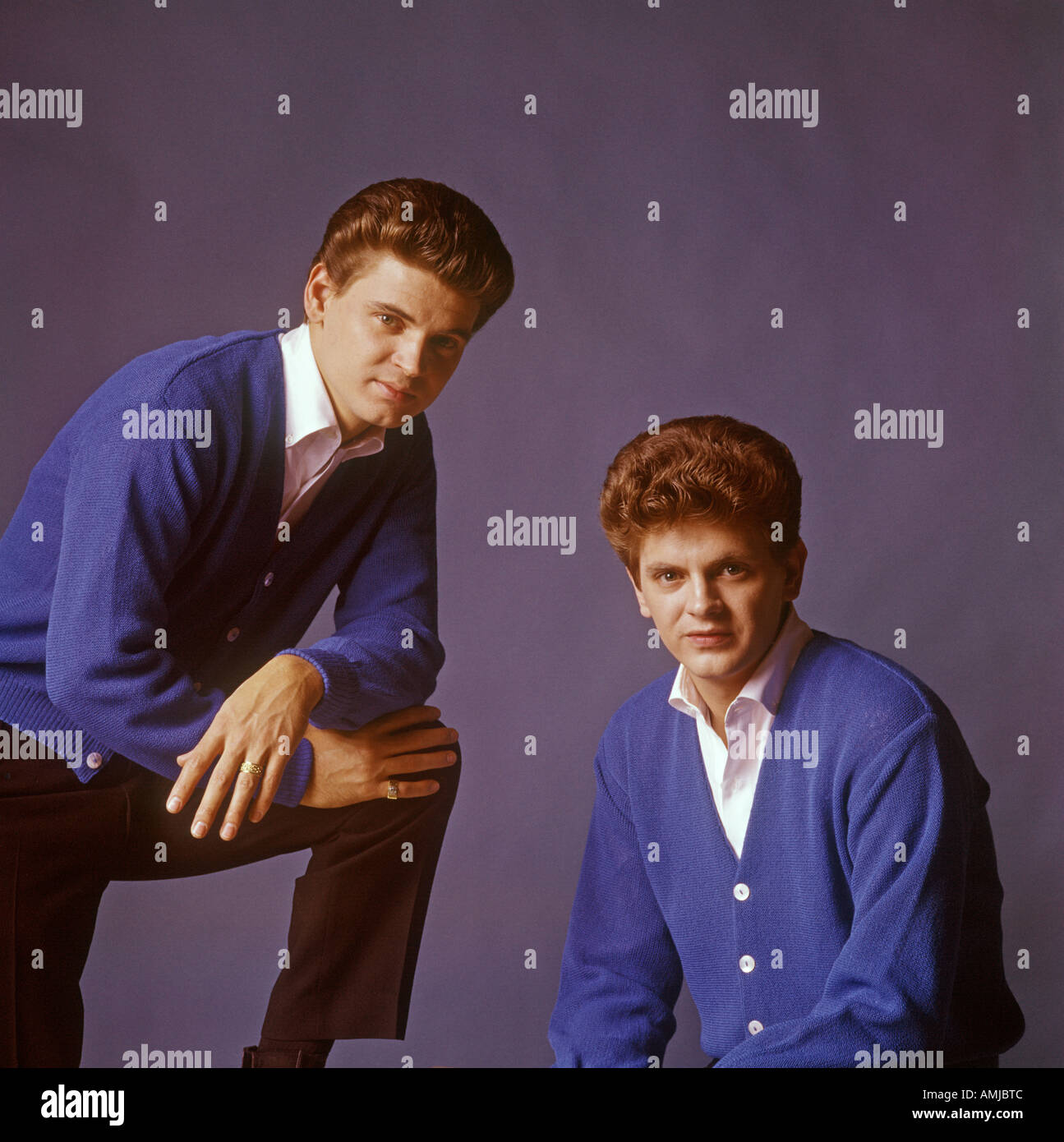 Everly Brothers Phil and Don in studio portrait 1959 61 Stock Photo