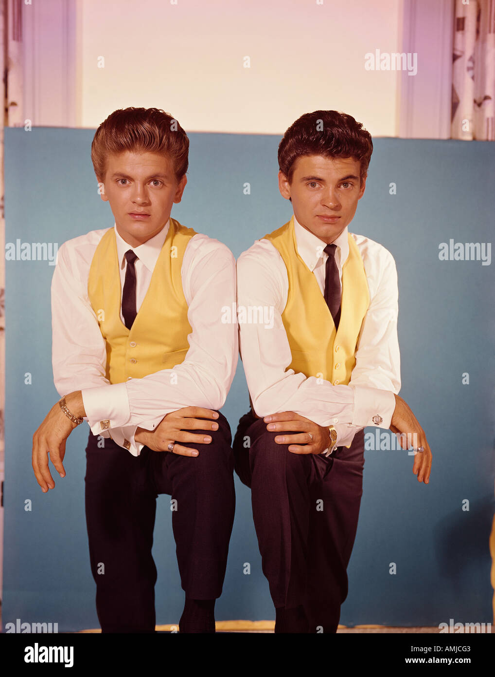 Everly Brothers Phil and Don in studio portrait 1959 61 Stock Photo