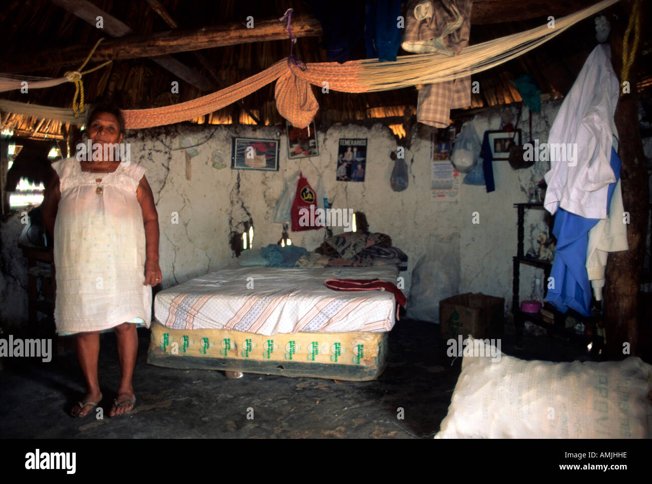 Mexiko, Yucatan, Valladolid, Frau in typischem Maya-Haus in Dorf bei Valladolid Stock Photo