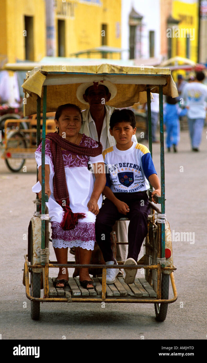 Mexiko, Yucatan, Hunucma bei Merida, Fahrradtaxi bei religiöser Fiesta Stock Photo