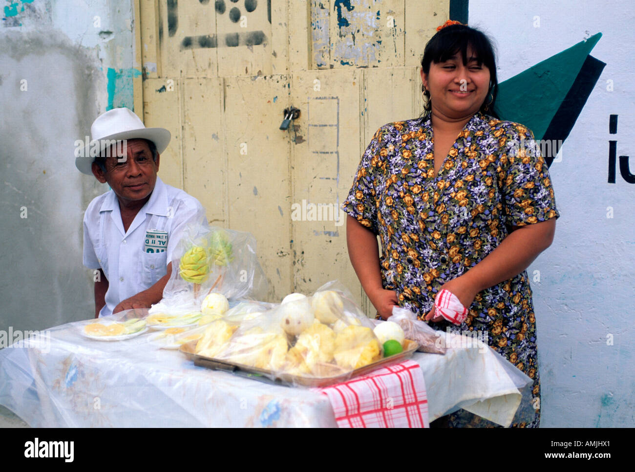 Mexiko, Yucatan, Hunucma bei Merida, Obstverkäufer bei religiöser Fiesta Stock Photo