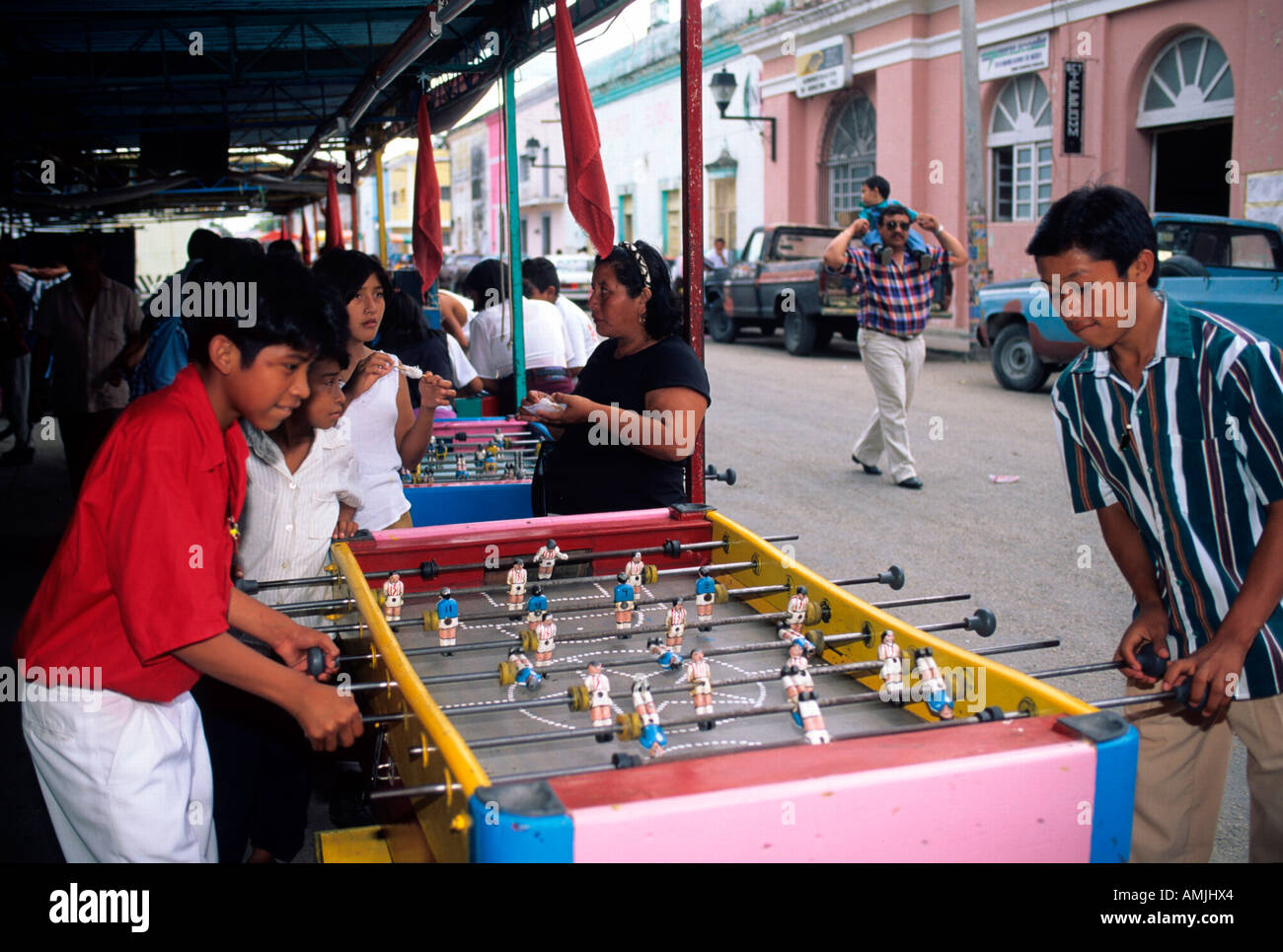 Mexiko, Yucatan, Hunucma bei Merida, Tischfussball bei religiöser Fiesta Stock Photo