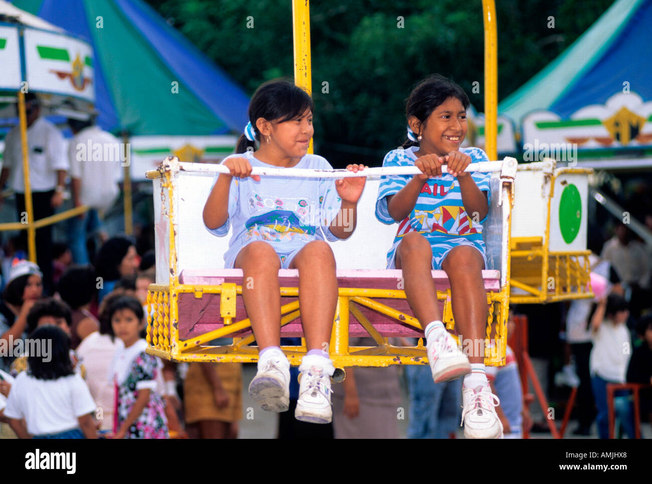 Mexiko, Yucatan, Hunucma bei Merida, Kinder im Karussel bei religiöser Fiesta Stock Photo